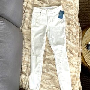 Universal Thread white jeans SZ 24